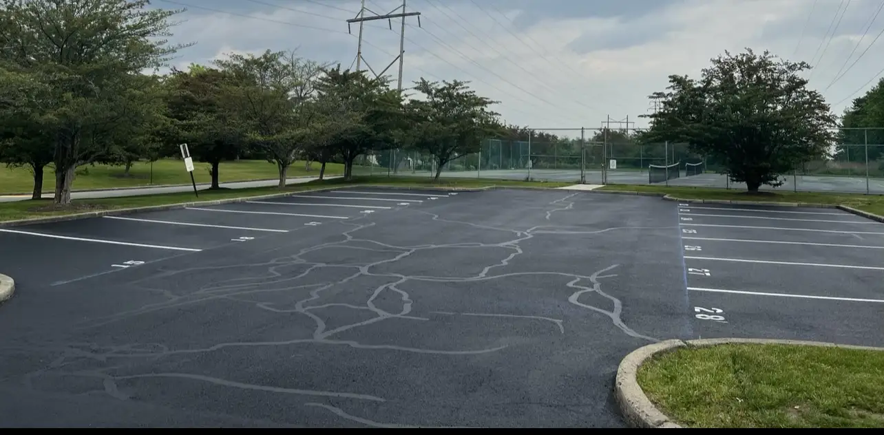 parking lot sealcoating and patching